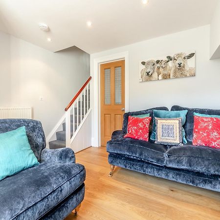 Ryburn House - Uk43518 Villa Торнтън Дейл Екстериор снимка